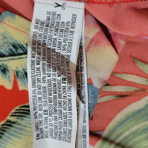 Forever 21 Floral Print Wrap Top w/tie - Picture 8 of 8